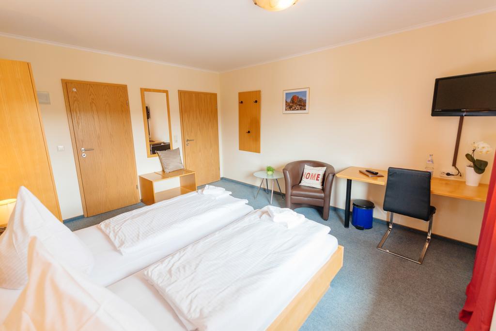 Hotel Rhoenhof Hunfeld Bagian luar foto