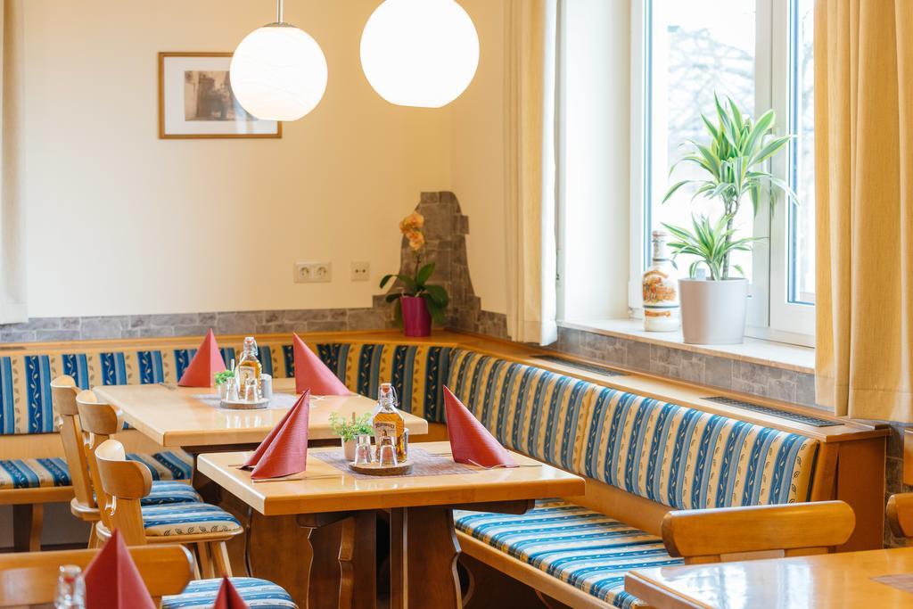Hotel Rhoenhof Hunfeld Bagian luar foto