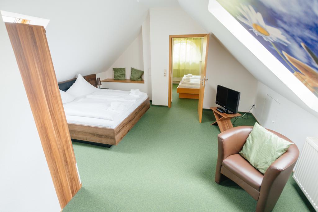 Hotel Rhoenhof Hunfeld Bagian luar foto