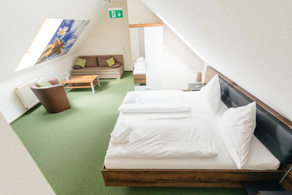 Hotel Rhoenhof Hunfeld Bagian luar foto