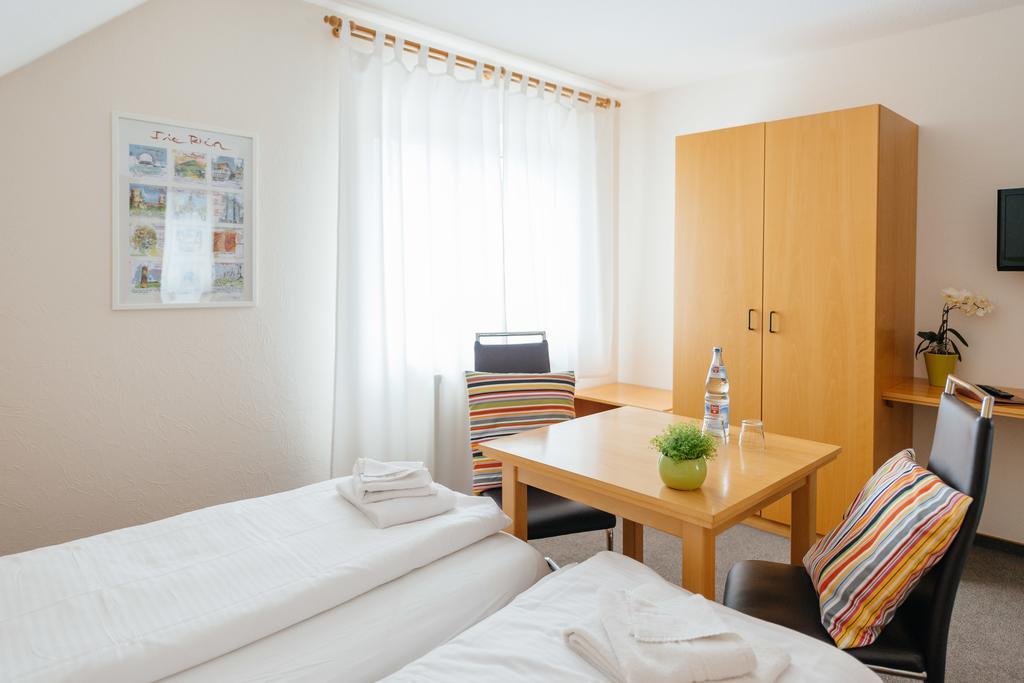 Hotel Rhoenhof Hunfeld Bagian luar foto