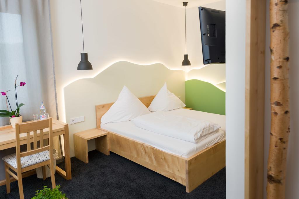 Hotel Rhoenhof Hunfeld Bagian luar foto