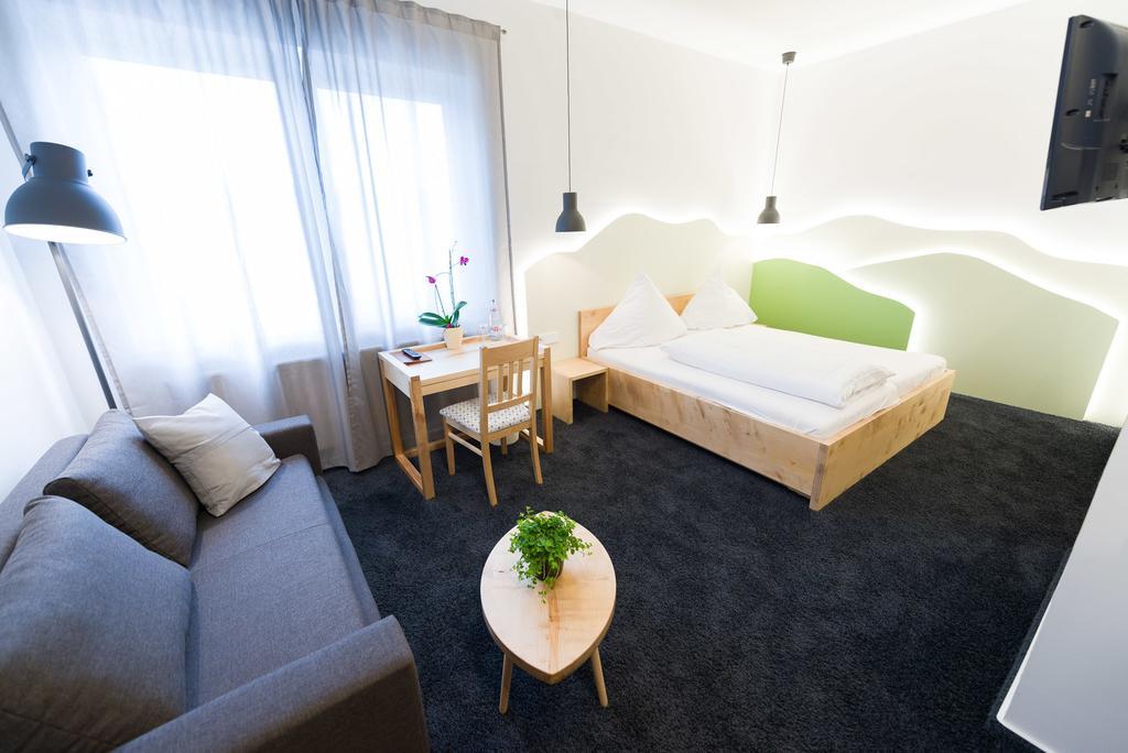 Hotel Rhoenhof Hunfeld Bagian luar foto