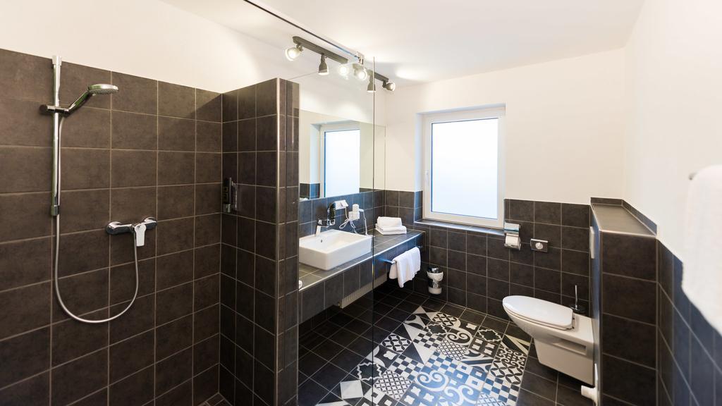 Hotel Rhoenhof Hunfeld Bagian luar foto
