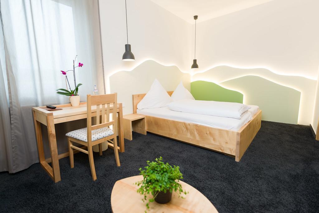 Hotel Rhoenhof Hunfeld Bagian luar foto