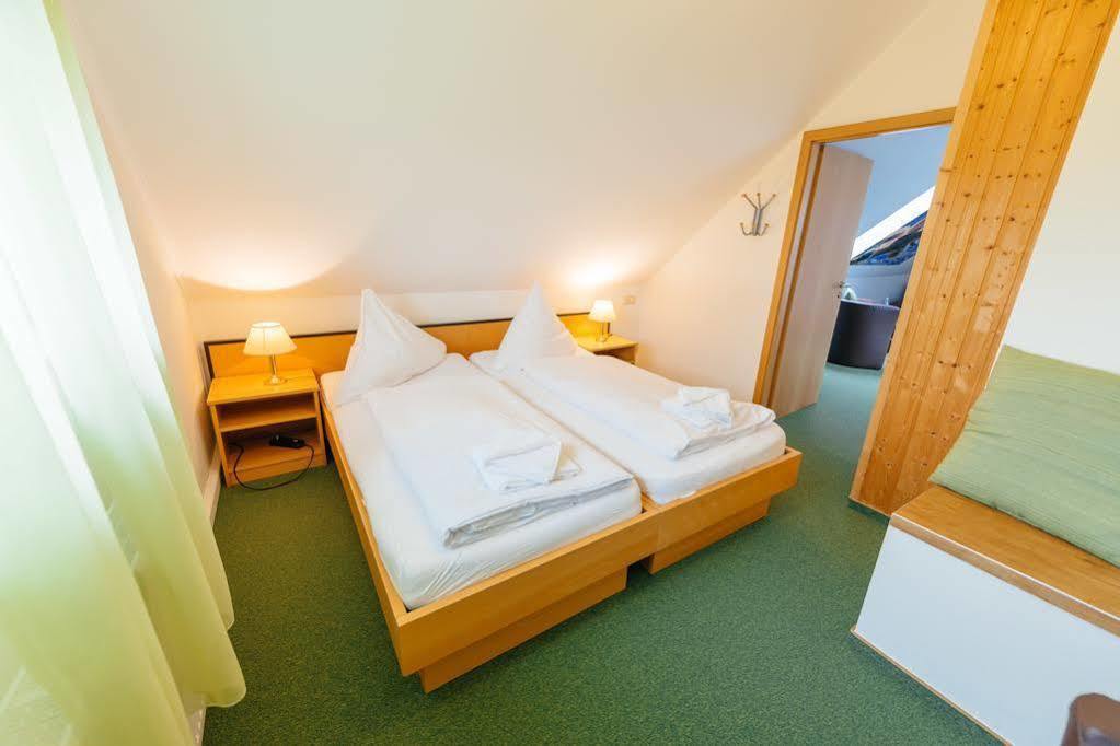 Hotel Rhoenhof Hunfeld Bagian luar foto