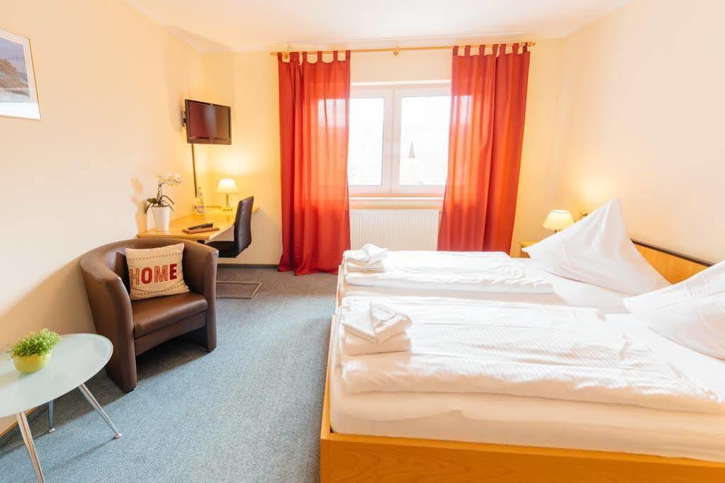 Hotel Rhoenhof Hunfeld Bagian luar foto